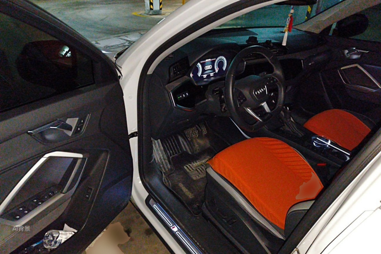 Audi Q3 2023 car image #18