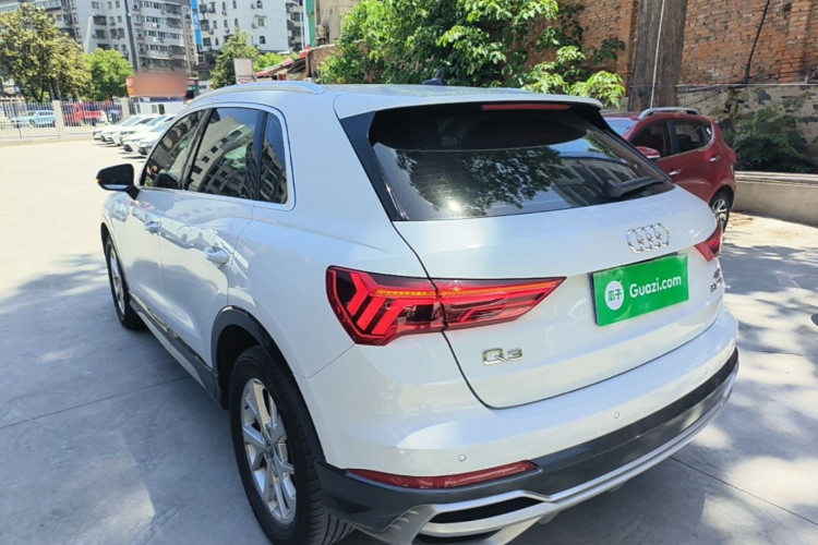 Audi Q3 2019 car image #7
