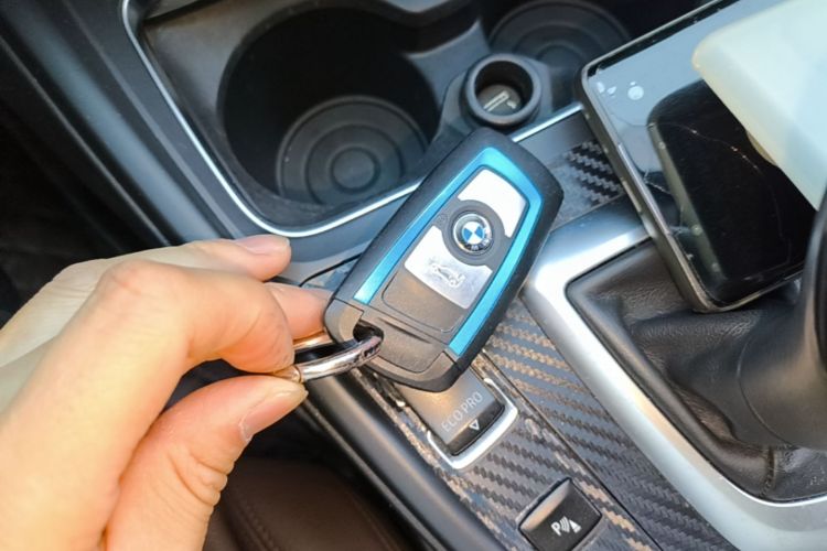 BMW 3 Series 2017 #14 BMW 3 Series 2017 car image #14