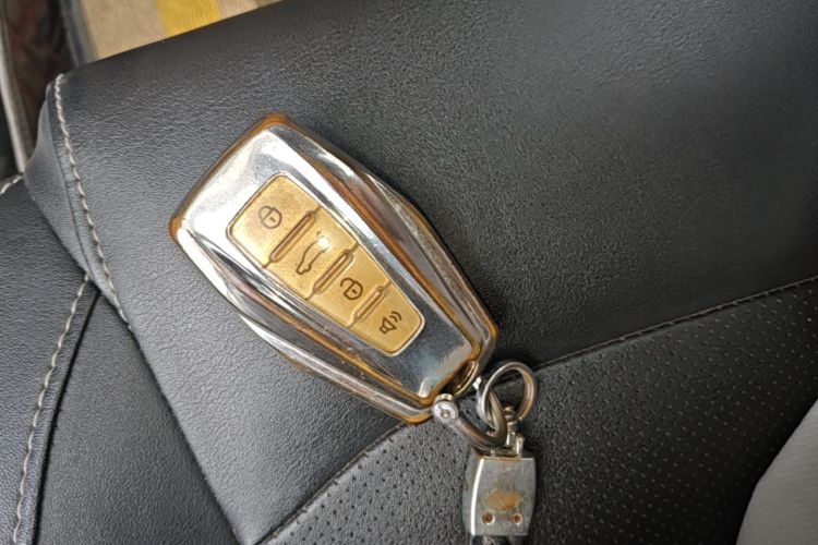 GEELY Emgrand 2021 car image #9