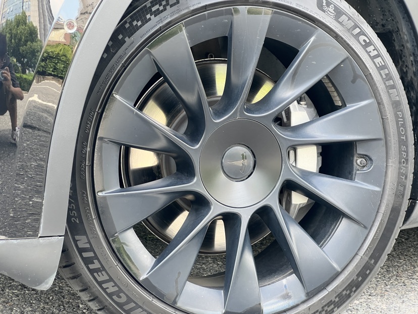 Tesla Model Y 2023 car image #13
