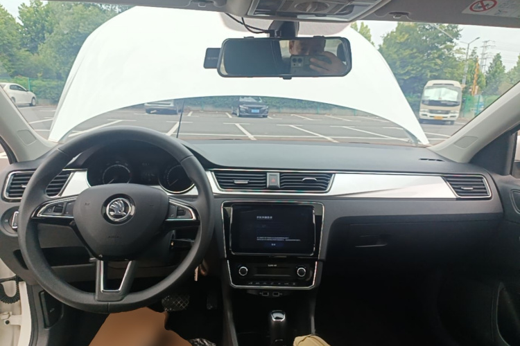 Skoda Rapid 2021 car image #10