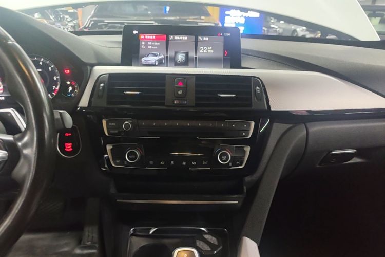 BMW 3 Series GT 2019 car image #18