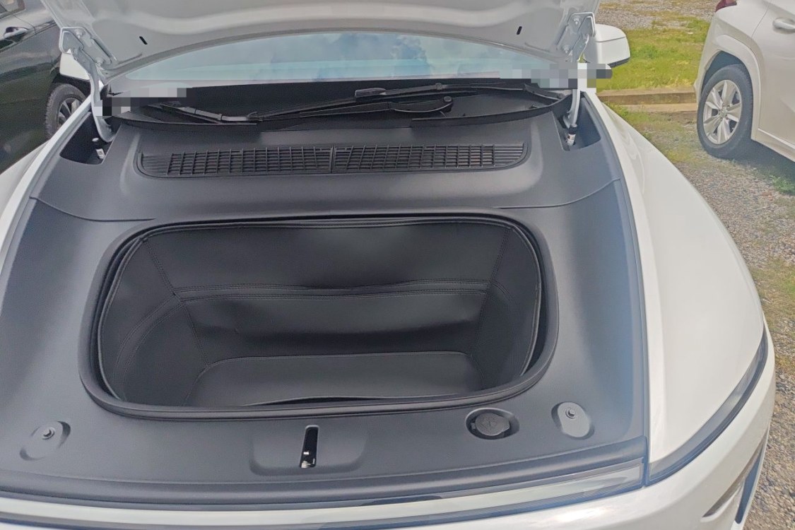 Tesla Model Y 2026 #12 Tesla Model Y 2026 car image #12