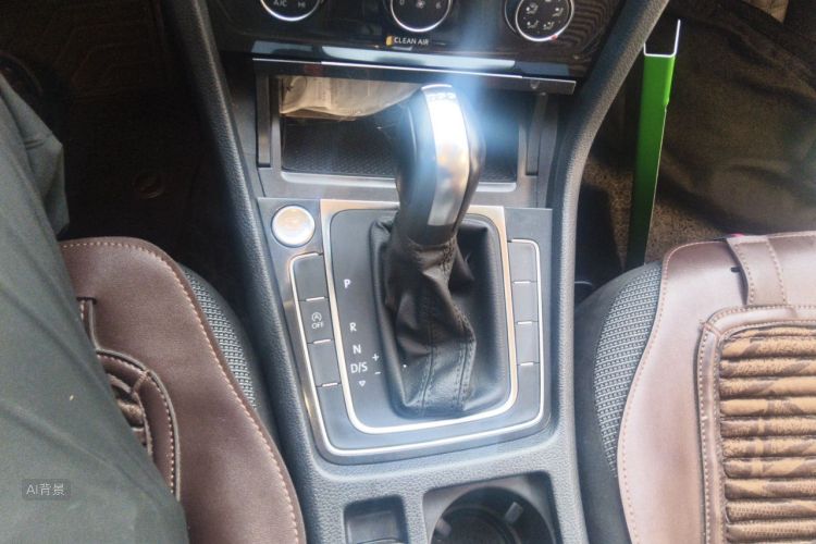 Volkswagen Golf 2020 car image #16