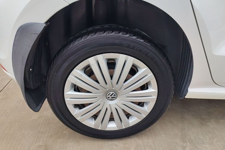 Volkswagen Polo 2016 car image #10
