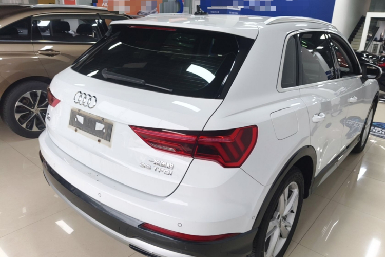 Audi Q3 2020 car image #7