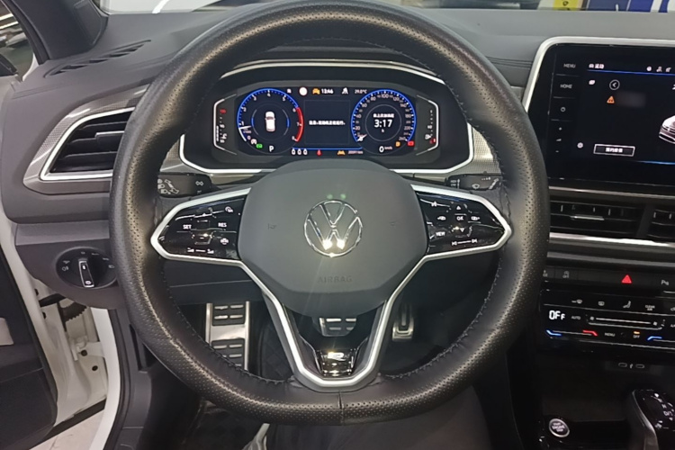 Volkswagen T-Roc 2024 car image #15