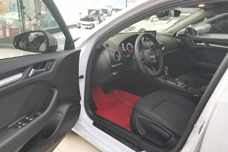 Audi A3 2018 car image #16