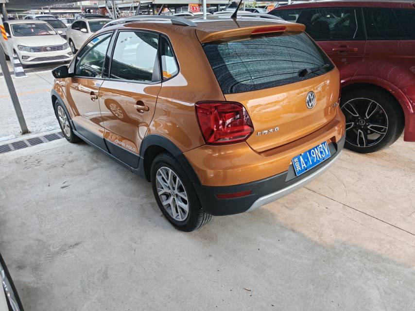 Volkswagen Polo 2015 car image #4