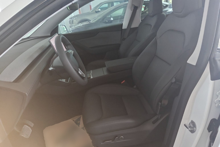 Tesla Model Y 2025 #15 Tesla Model Y 2025 car image #15