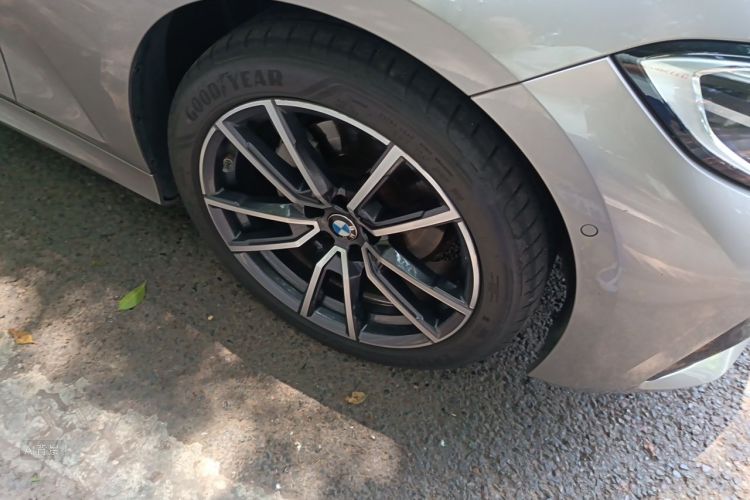 BMW 3 Series 2020 car image #9