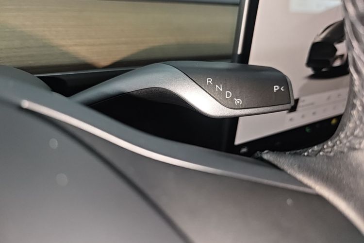 Tesla Model Y 2022 car image #14