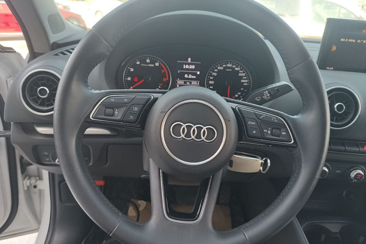 Audi A3 2019 car image #11