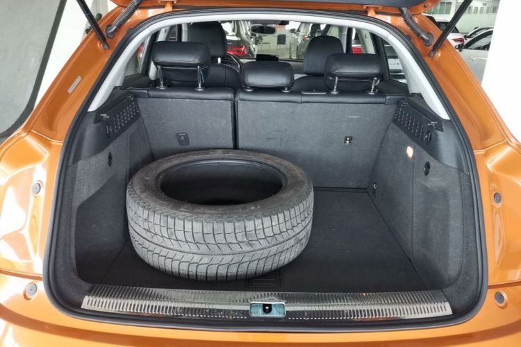 Audi Q3 2016 car image #21
