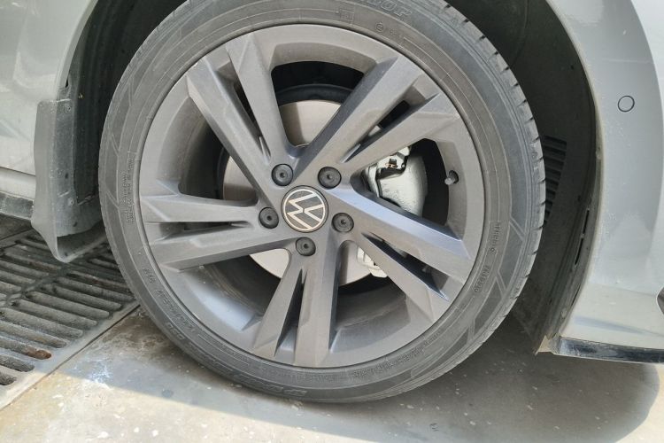Volkswagen Golf 2022 car image #6