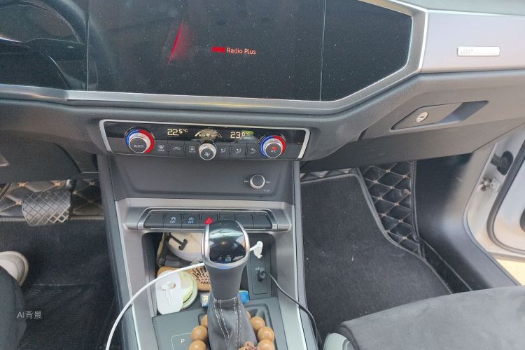Audi Q3 2021 car image #15