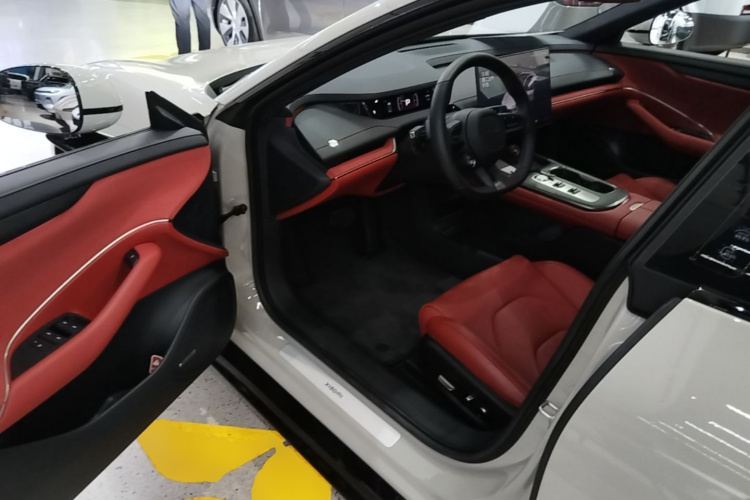 MI SU7 2024 car image #16