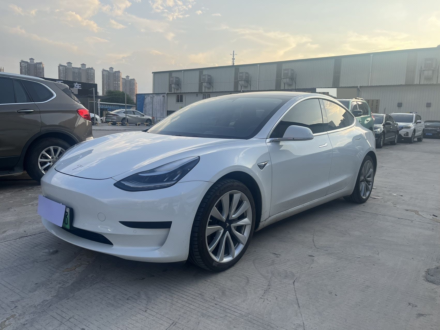 Tesla Model 3 2020 immagine di auto 