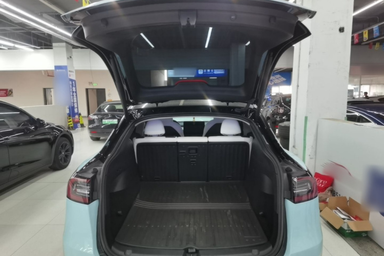 Tesla Model Y 2023 #19 Tesla Model Y 2023 car image #19
