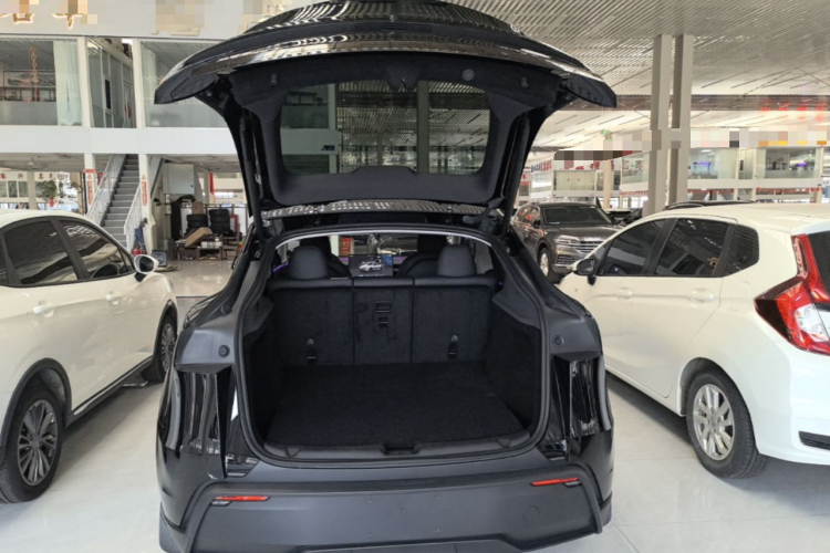 Tesla Model Y 2025 #19 Tesla Model Y 2025 car image #19