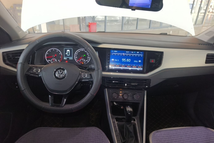 Volkswagen Polo 2020 car image #10