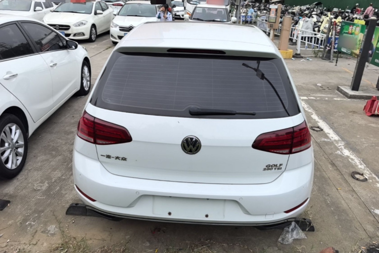 Volkswagen Golf 2018 car image #4