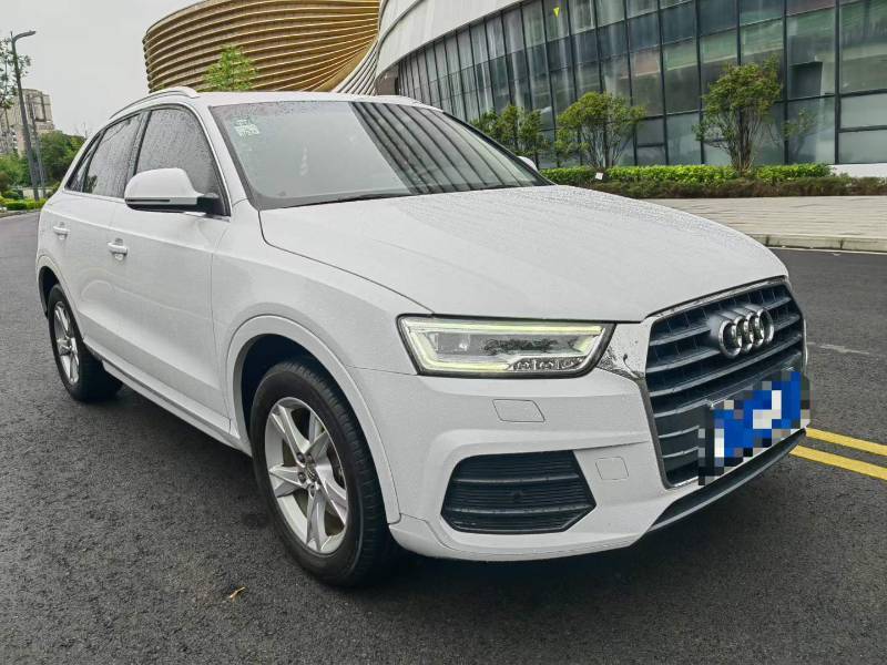Audi Q3 2019 car image #2