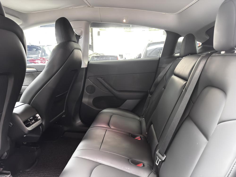 Tesla Model Y 2022 car image #12