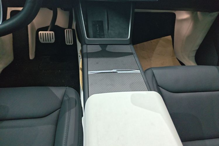 Tesla Model Y 2025 #14 Tesla Model Y 2025 car image #14