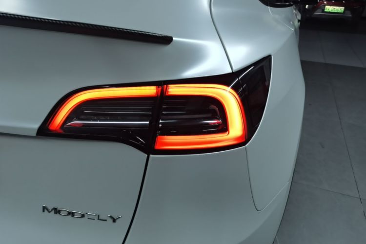 Tesla Model Y 2024 #8 Tesla Model Y 2024 car image #8