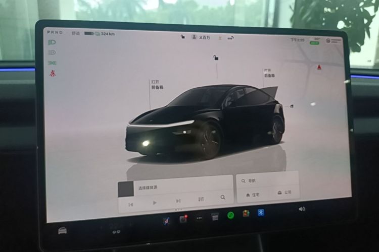 Tesla Model Y 2025 #13 Tesla Model Y 2025 car image #13