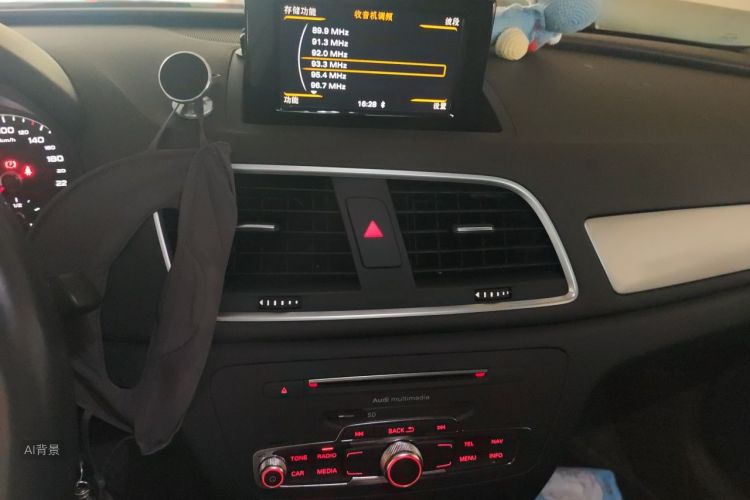 Audi Q3 2018 car image #15