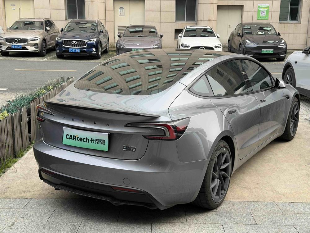 Tesla Model 3 2026 car image #4