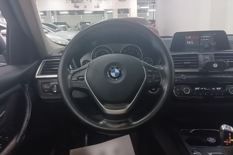 BMW 3 Series 2018 car image #19