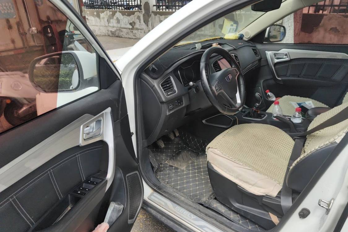GEELY Vision X6 2017 immagine di auto #23