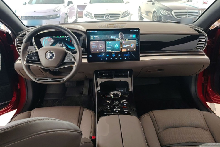 BYD Han 2023 car image #10