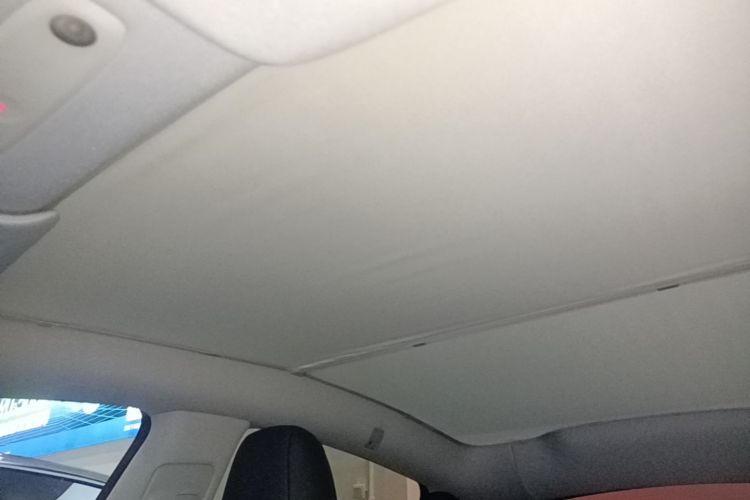 Tesla Model Y 2025 immagine di auto #18