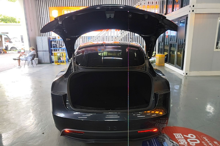 Tesla Model 3 2024 car image #21