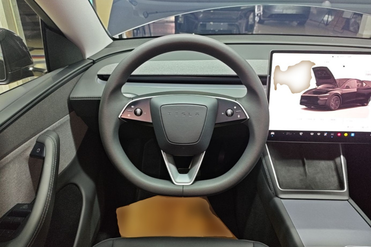 Tesla Model Y 2025 car image #11