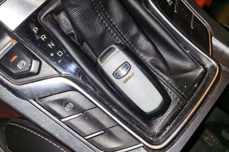GEELY Emgrand 2019 car image #11