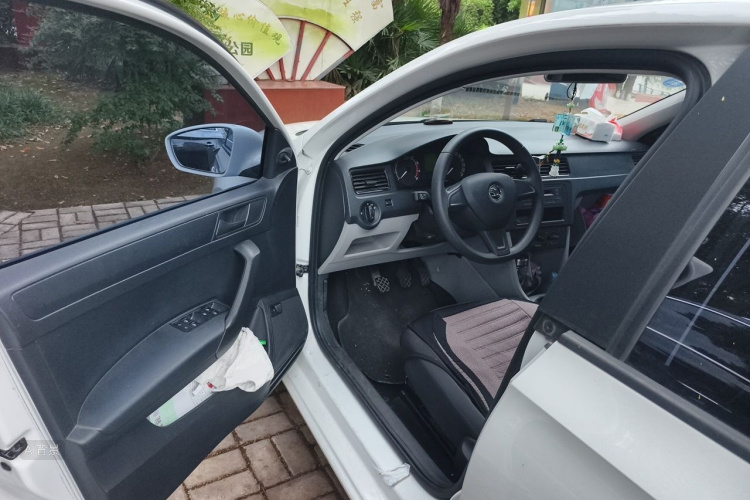 Skoda Rapid 2016 #18 Skoda Rapid 2016 image de voiture #18