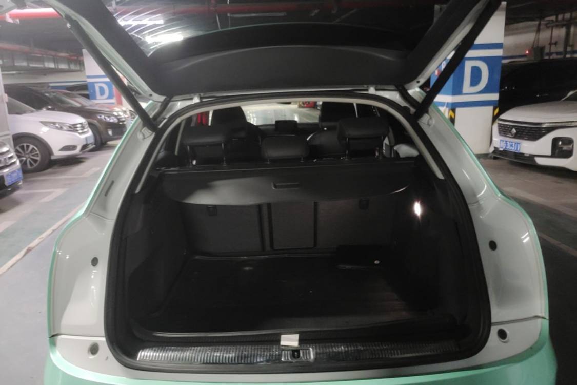 Audi Q3 2017 car image #9