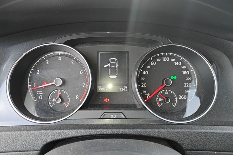 Volkswagen Golf 2017 car image #16