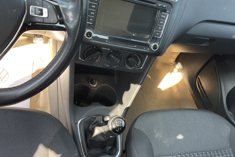 Volkswagen Polo 2016 car image #9