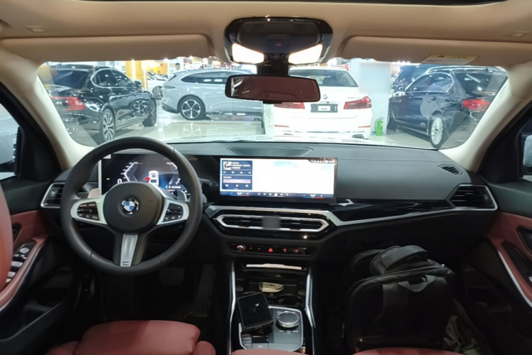 BMW 3 Series 2024 صورة سيارة #11