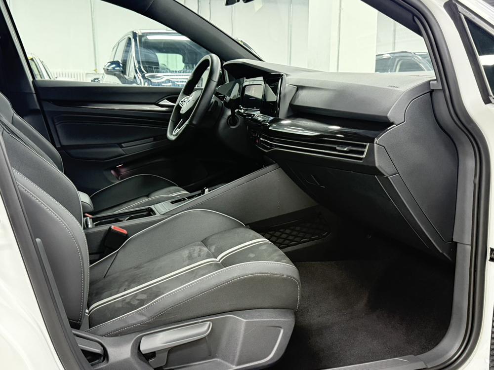 Volkswagen Golf 2021 car image #21