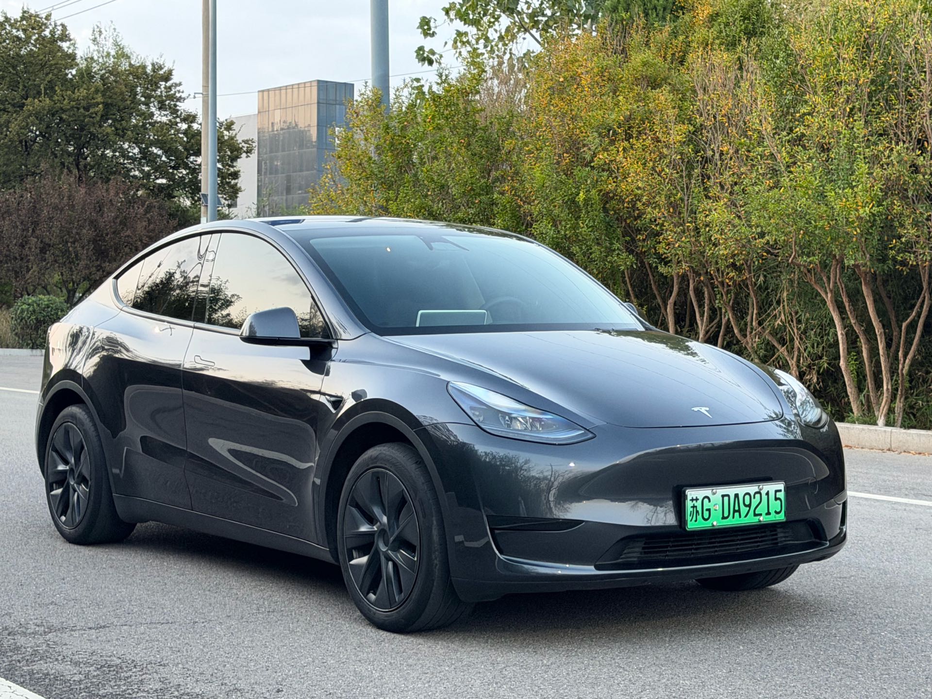 Tesla Model Y 2024 #3 Tesla Model Y 2024 car image #3