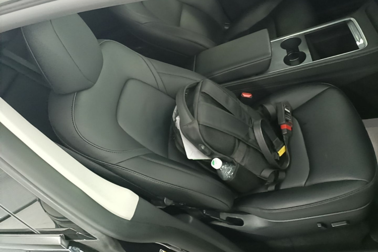 Tesla Model Y 2024 car image #24
