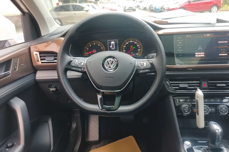 Volkswagen Tharu 2020 car image #15